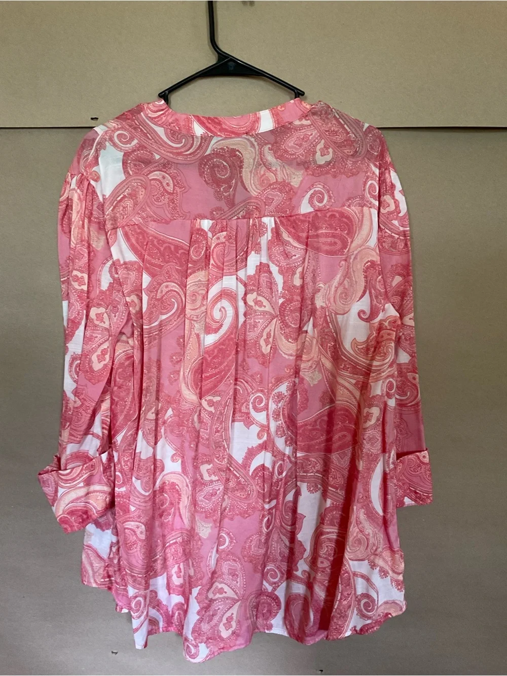 Cocomo woman Pink Paisley Button-Front Tunic Top. Size XL - Picture 7 of 11